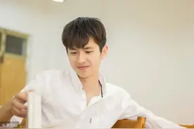 小说：首长夜夜求加班，就为了想要一个和她长得一样的大胖丫头图片