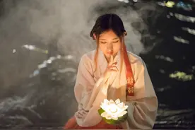 小说：当年牵着小毛驴娶我过门的人，又会亲自赶着驴车把我给卖了图片