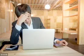 小说：地下古墓中，美女主动示好小哥，他：你只会影响我拔刀速度图片