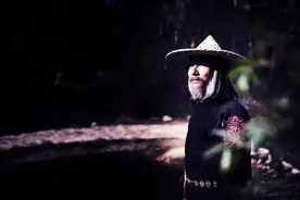 小说：大师姐居然开了两个外挂，当真是万中无一的天选之人。图片