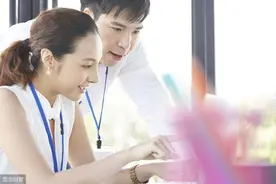 小说：小伙被两大女神倒追，三人图书馆相遇，群众兴奋吃瓜图片