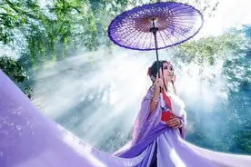 小说：农女上山遇松鼠，喂它吃鸟蛋，谁知对方竟用榛子林来报答图片