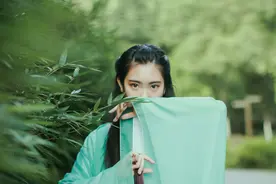 小说：美女衣着暴露参加露营，到了晚上，大家发现事情果然不简单图片