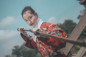 小说：他叠张纸就成了鸟，他画张符就成了剑，他吹口气就成了风。图片