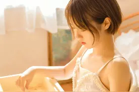 小说：女孩开车撞到了布加迪，下车后一举动让车主苦不堪言图片