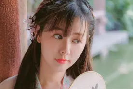 小说：废物嫡女被恶奴掐住脖子，反手拧断对方胳膊，恶奴跪地求饶图片