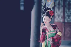 小说：孟婆穿成娱乐圈白莲花，录制节目这天，她将鬼屋NPC吓瘫图片