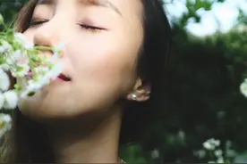 小说：鼓起勇气向男神表白，对方的反应，却令她心凉了大半图片