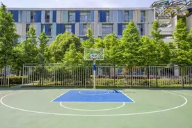 小说：球童小伙展现篮球实力，成功进入首发阵容，参加篮球联赛图片