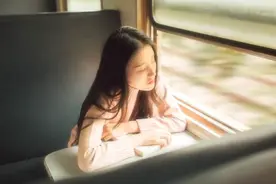 小说：小伙为证明自己没死，让美女帮忙脱衣服，还说她必须得答应图片