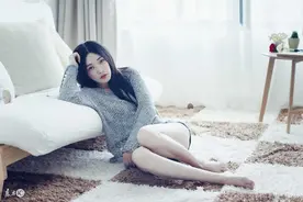 小说：我在健身房健身湿透显出腹肌，不料美女同事看见主动走向我图片