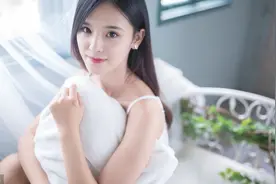 小说：同学聚会，穷小子开百万豪车引女同学侧目，导致富二代嫉恨图片