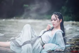 小说：男扮女装的他，竟为一丫鬟暴露了这个秘密，当真是主仆情深图片