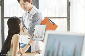 小说：顶流明星失踪后，我假扮成他的日常图片