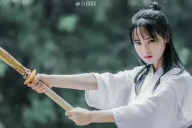 小说：生活的残酷，让她学会坚强，流泪不是她的作风图片