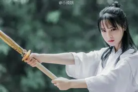 小说：重生女魂穿异世，竟遇到神兽青鸾，而且这神兽竟能化作人形图片