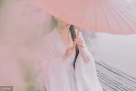 小说：她看着高高的宫墙，叹道：一入宫门深似海，从此良知是路人图片