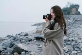 小说：美女校花刚经历转校，便得知校霸做了自己同桌，扎心了图片