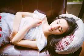 小说：“我们离婚吧”妻子冷笑扔下离婚协议后离开，总裁却慌了图片