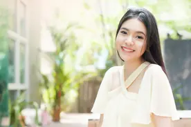 小说：你别动，就这样让我一直抱着图片