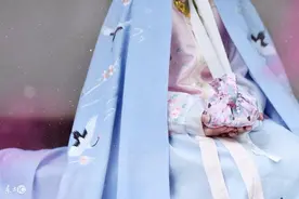 小说：八年前，她曾经一时心软救过一条小黑蛇，谁成想它竟是魔尊图片