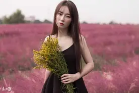 小说：小伙正在和兄弟一起吃烧烤，几十个大汉围拢过来，直接开打图片