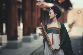 小说：末日来临，穿越者空间中有千吨物资，却不敢让别人发现图片