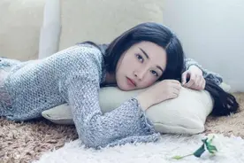 小说：我上课玩手机老师也不管，只因我是全校第一！图片