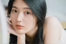 小说：房东深夜12点来收房租，隔天女租客报警，网友为她做法点赞图片