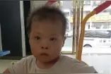爸爸妈妈你们在哪儿？梧州3岁男童被救助，高93厘米，穿白色T恤、蓝色短裤图片
