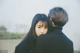 小说：“霍启明，我有件事跟你说”“在忙，挂了”“我们离婚吧”图片
