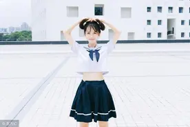 故事：她从上学就暗恋的学长，却训斥自己，她不由的委屈的红了眼图片