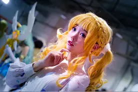 小说：艾克斯的究极赛罗之剑，砍中了才库因的巨角……图片