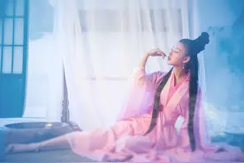 小说：有着封侯拜相的未来，她却毅然选择了造反图片