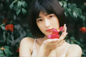 小说：少夫人崴腿，男助理想上前背她，陆少使眼色：退下！我来图片