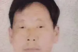 上海急寻：六旬老人走失，穿藏蓝色短袖、蓝色格子短裤，背黑色书包图片