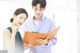 小说：小伙追剧气性太大触电而亡，居然穿越到六十年代的四合院！图片