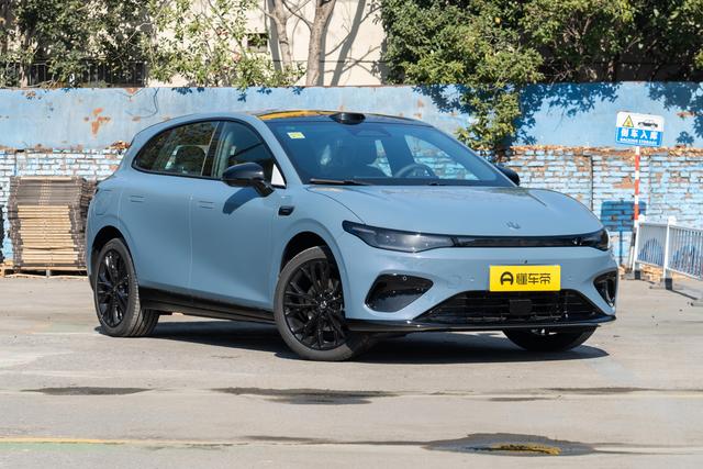 10 万级纯电轿车	，无边框车门+无麦 K 歌，零跑 Lafa5