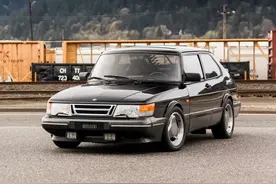 Saab 900 SPG 一部被称为特殊性能组的萨博车图片
