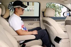问界M7空间乘坐体验，相比理想L8如何？