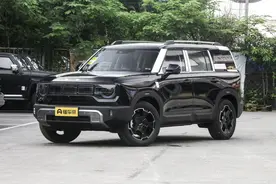 起售价9.99万元，有2.82米长轴距+5.85L低油耗，解读北京汽车BJ30图片