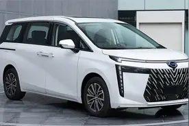 车长超4.9米，配侧滑门，广汽传祺M7实车曝光，搭载2.0升混动系统图片