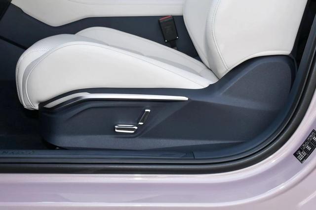 全球交付超30万，五年技术集大成者领克06的精致	，年轻人最懂