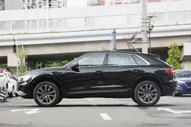 奥迪Q8，降价8万也卖不动，车长超5米，提供3.0T+8AT图片