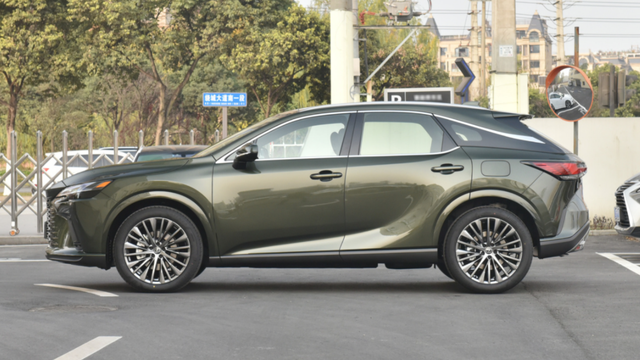 雷克萨斯RX第一款插混，平均每月用车成本才1500元左右？