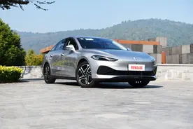 汉的尺寸卖秦PLUS的价格？试驾荣威D7图片