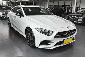 售价78.38万，299马力+9AT+全时四驱，颜值很高，实拍奔驰CLS图片