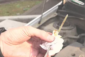 车子容易烧机油，超过标尺最上限可以吗？对车有什么影响？图片