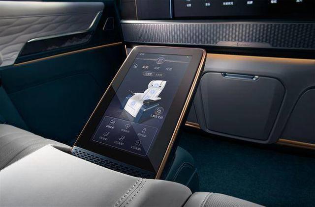 新时代旗舰私享MPV，别克世纪售价52.99万-68.99万元