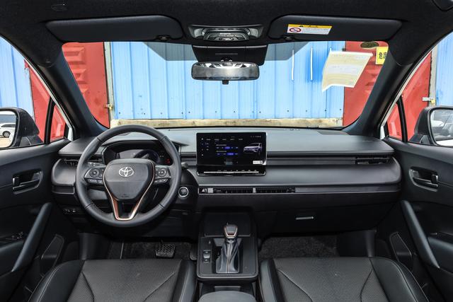 家用通勤看这款？卡罗拉锐放对比本田 HR-V	，谁更适合你？